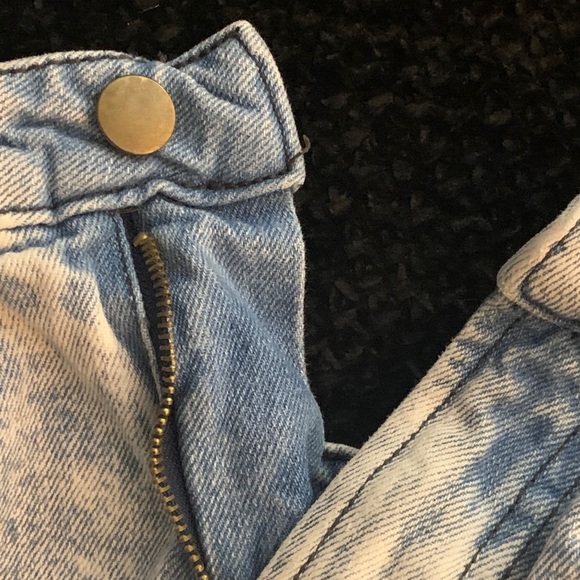 Blue Acid Wash High Waisted USA Flag Denim Shorts - Picture 4 of 10